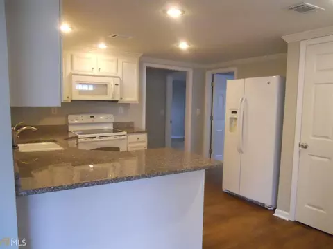 221 Cherokee Dr, Jackson, GA 30233 photo 4