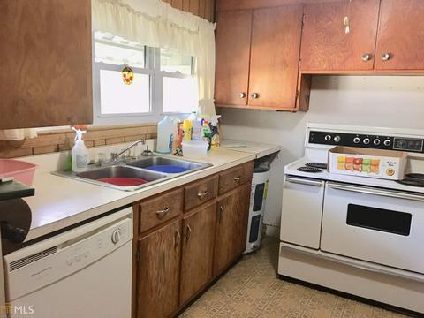 192 Persimmon St, Toccoa, GA 30577 photo 4