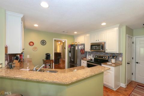 304 Harrison Ln, Winder, GA 30680 photo 5