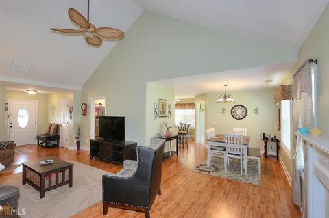 304 Harrison Ln, Winder, GA 30680 photo 3