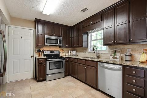 4052 Gables Ct, Buford, GA 30519 photo 8