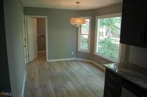 2828 Mockingbird Cir, Duluth, GA 30096 photo 9