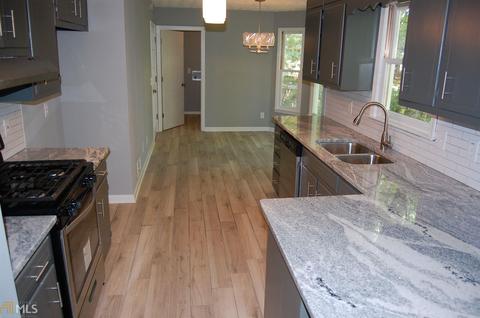 2828 Mockingbird Cir, Duluth, GA 30096 photo 12