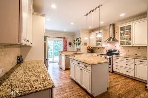 137 Timberlost Trl, Suwanee, GA 30024 photo 10