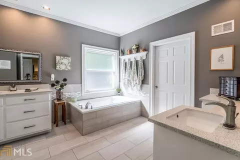 137 Timberlost Trl, Suwanee, GA 30024 photo 15