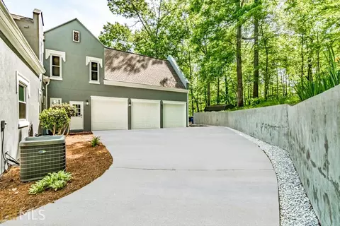 137 Timberlost Trl, Suwanee, GA 30024 photo 4