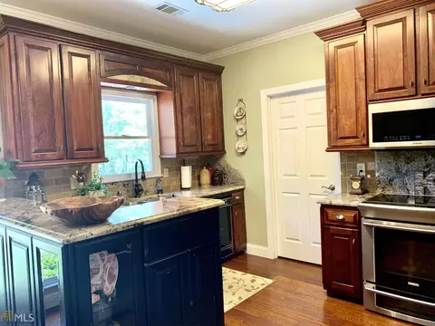 228 E Yorktown Dr, Lagrange, GA 30240 photo 5