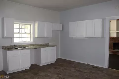 36 N Broad St, Porterdale, GA 30014 photo 4