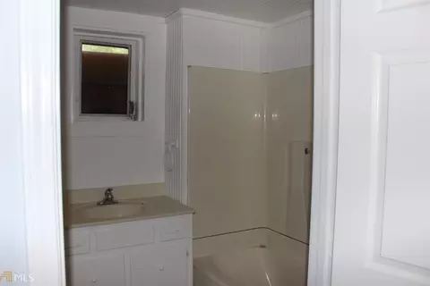 36 N Broad St, Porterdale, GA 30014 photo 6