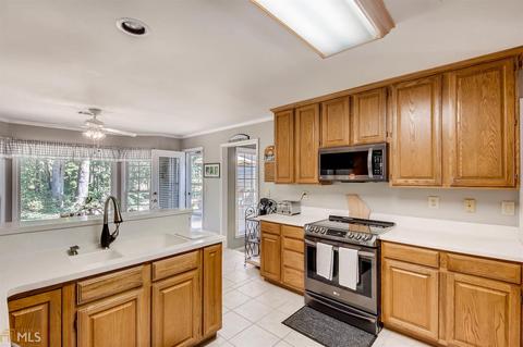 1095 Pebble Bend Dr, Grayson, GA 30017 photo 9