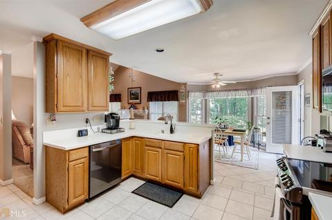 1095 Pebble Bend Dr, Grayson, GA 30017 photo 10