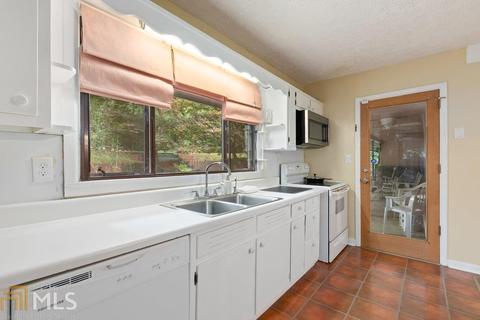 5652 Sequoia Dr, Forest Park, GA 30297 photo 13