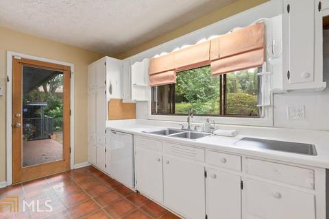 5652 Sequoia Dr, Forest Park, GA 30297 photo 12