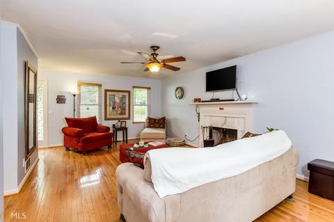 5016 Farmbrook Ln, Gainesville, GA 30507 photo 8