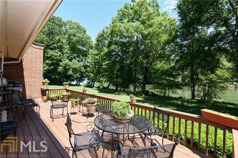 4002 Columns Dr, Marietta, GA 30067 photo 2