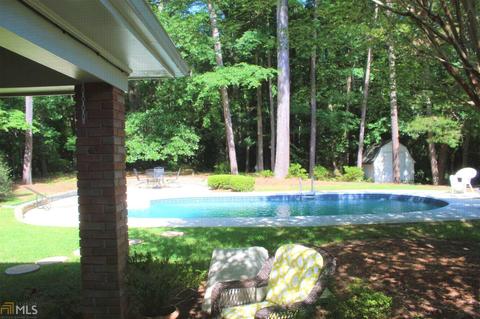 402 Camelot Dr, Lagrange, GA 30241 photo 2