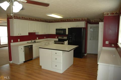 300 Merrybrook Dr, Lagrange, GA 30240 photo 2