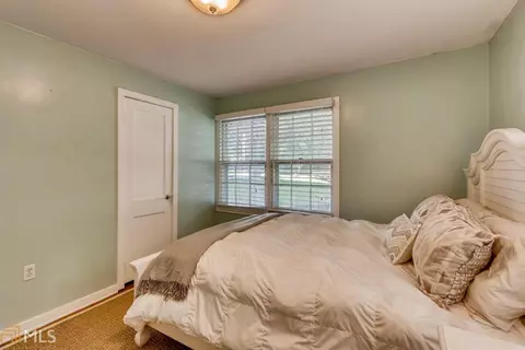 1868 Georgian Ter, Atlanta, GA 30341 photo 17