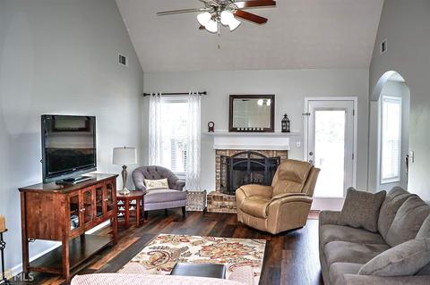 210 Dixon Cir, Williamson, GA 30292 photo 9