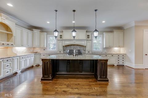 2804 Georgian Dr, Chamblee, GA 30341 photo 6