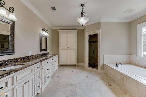 2804 Georgian Dr, Chamblee, GA 30341 photo 13