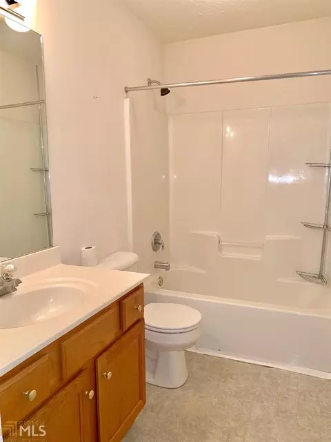 438 Hampton Green Dr, Lagrange, GA 30240 photo 8