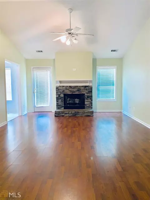 438 Hampton Green Dr, Lagrange, GA 30240 photo 2