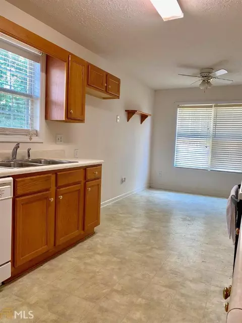 438 Hampton Green Dr, Lagrange, GA 30240 photo 5