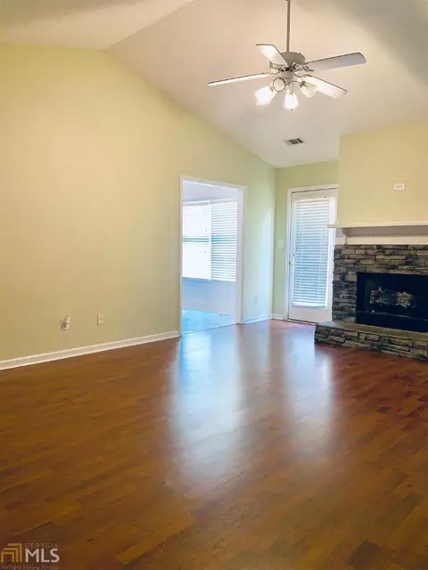 438 Hampton Green Dr, Lagrange, GA 30240 photo 3