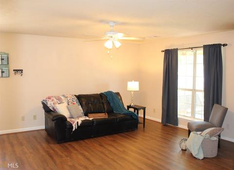 105 Twelve Oaks Dr, Lagrange, GA 30241 photo 2