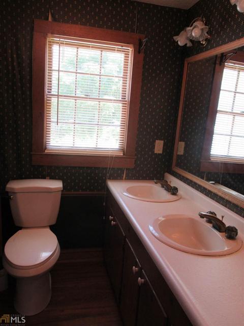 160 State St, Commerce, GA 30529 photo 8
