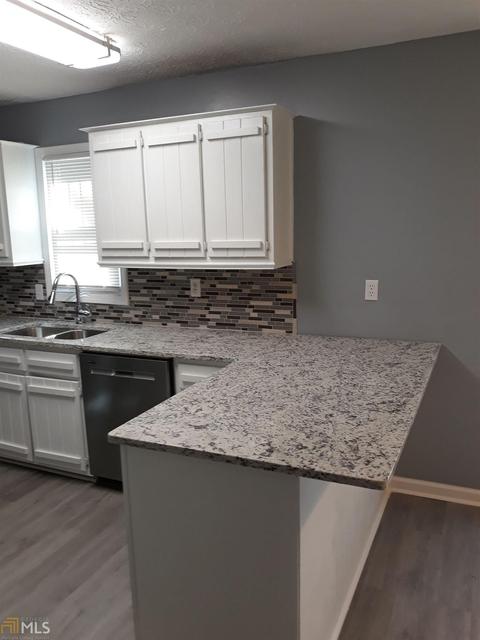 5564 Phillips Dr, Morrow, GA 30260 photo 9