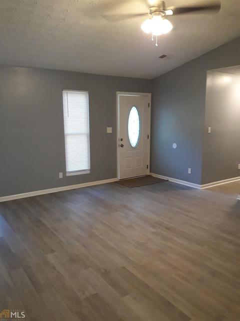 5564 Phillips Dr, Morrow, GA 30260 photo 4