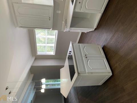 2107 Carriage Dr, Morrow, GA 30260 photo 9