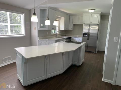 2107 Carriage Dr, Morrow, GA 30260 photo 4