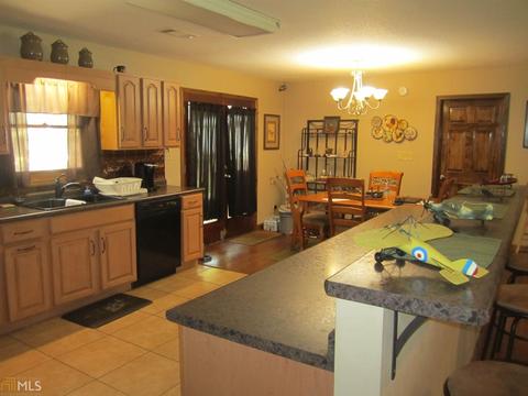 197 Midway Rd, Barnesville, GA 30204 photo 4