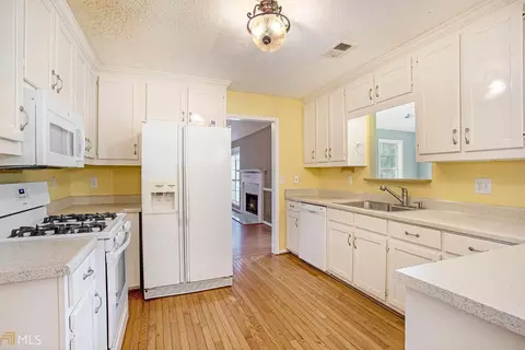 100 Pates Lake Dr, Hampton, GA 30228 photo 2