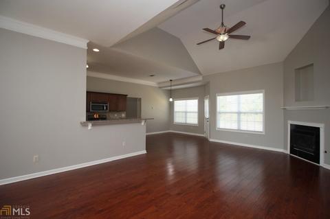 214 N Pointe Dr, Lagrange, GA 30241 photo 2