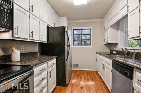 1832 D Youville Ln, Chamblee, GA 30341 photo 8