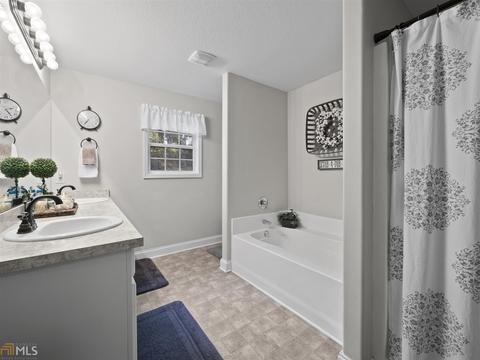 367 Embassy Dr, Winder, GA 30680 photo 17