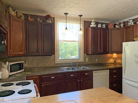 105 Bowden St, Commerce, GA 30529 photo 3