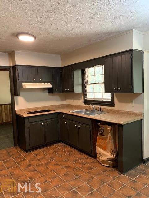 1663 Canberra Dr, Stone Mountain, GA 30088 photo 3