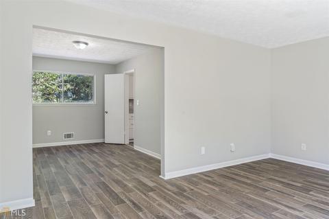 6980 Lodgepole Dr, Morrow, GA 30260 photo 4