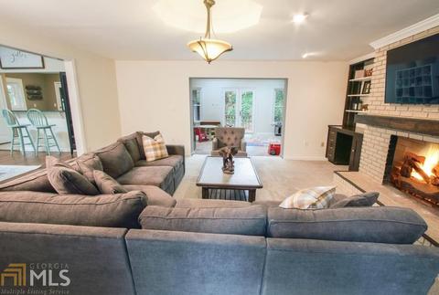 1946 Plantation Ln, Chamblee, GA 30341 photo 12