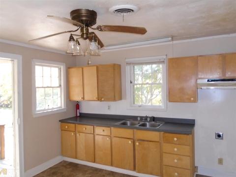 313 Freeman, Barnesville, GA 30204 photo 4