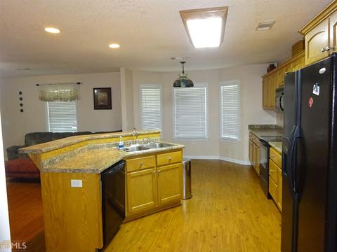 603 E James St, Claxton, GA 30417 photo 3