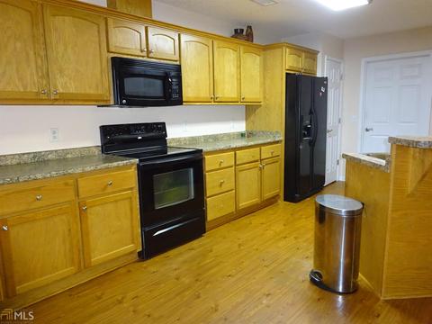 603 E James St, Claxton, GA 30417 photo 4