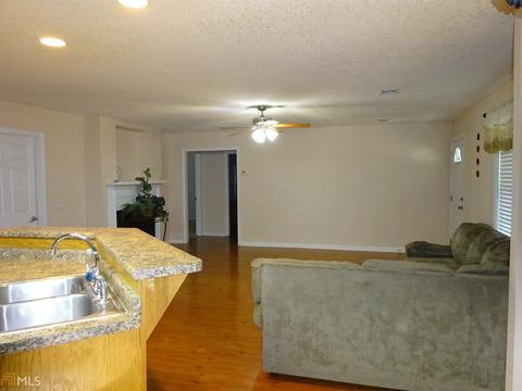603 E James St, Claxton, GA 30417 photo 8