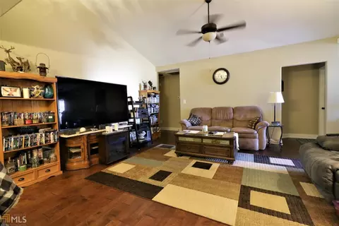 113 Sutton Dr, Perry, GA 31069 photo 2