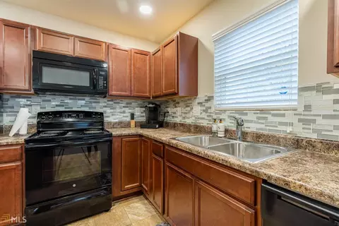 285 Crestfield Cir, Covington, GA 30016 photo 6